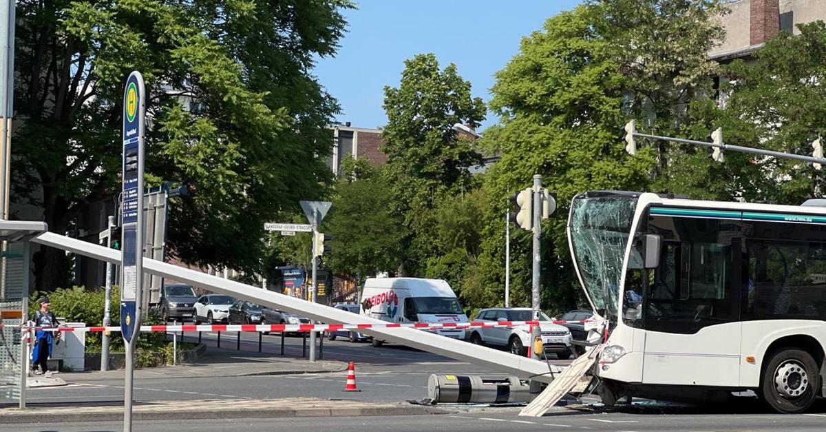 Bus Kracht In Blitzer Schwerer Unfall In Darmstadt